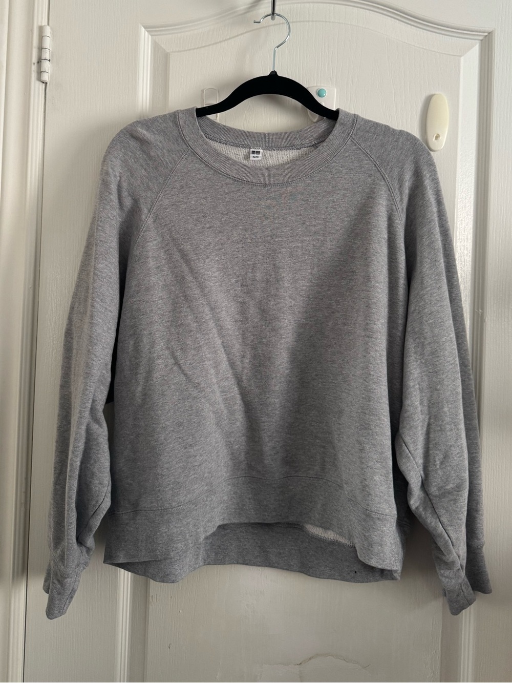 Uniqlo Light Gray Crewneck Sweater
